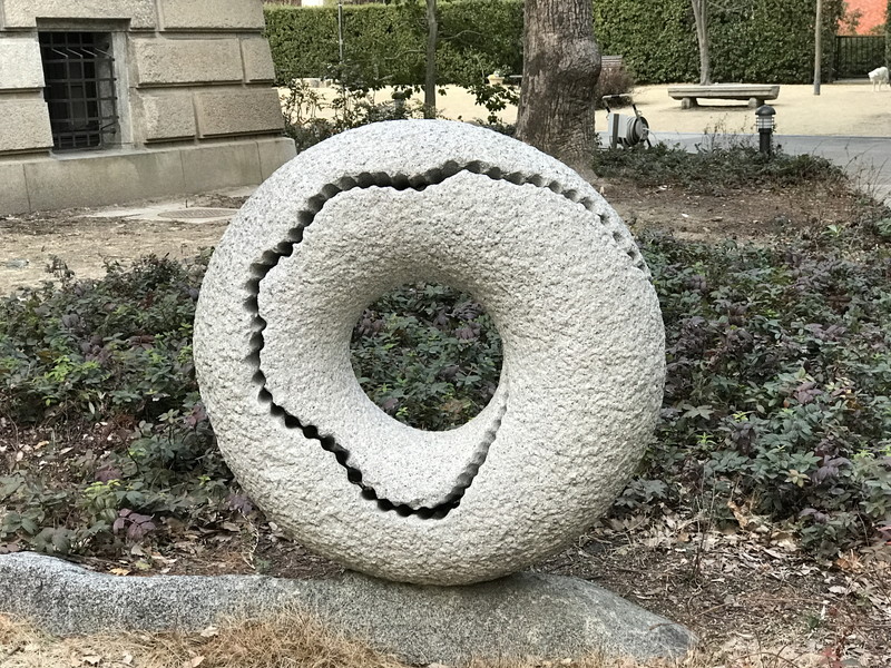 兵庫県公館　石の彫刻
